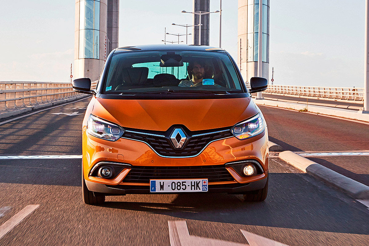 «Новый, стильный, оснащенный»: тест-драйв Renault Scenic 2