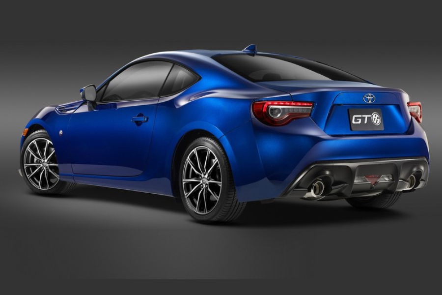 Toyota презентует обновленную модель GT86 2