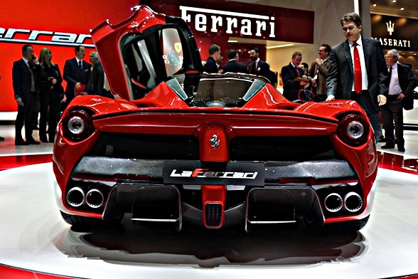 Компания Ferrari выпустит 70 экземпляров LaFerrari Spider 2