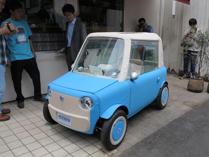 В Японии создали миниатюрный электромобиль 1