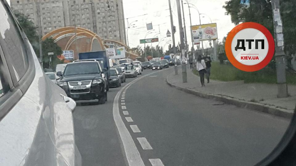 «Удивительная» покорность: украинские водители перестали занимать полосы для общественного транспорта 1