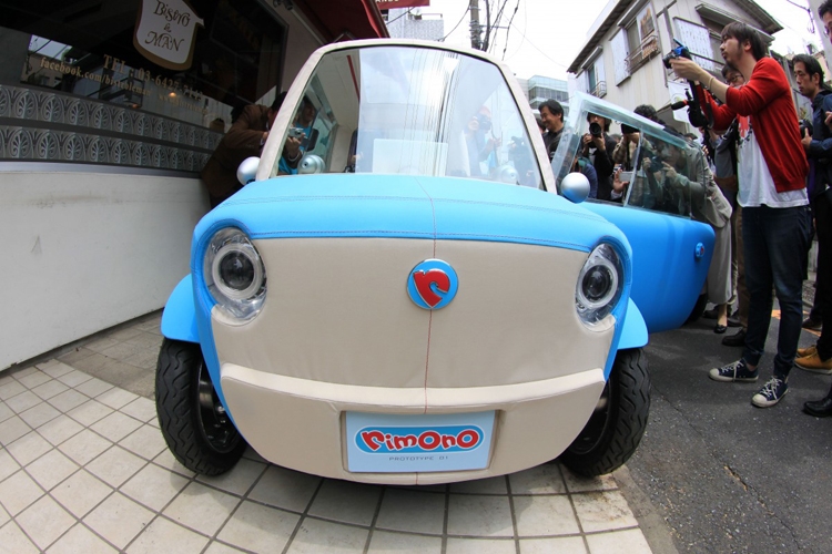 В Японии создали миниатюрный электромобиль 2