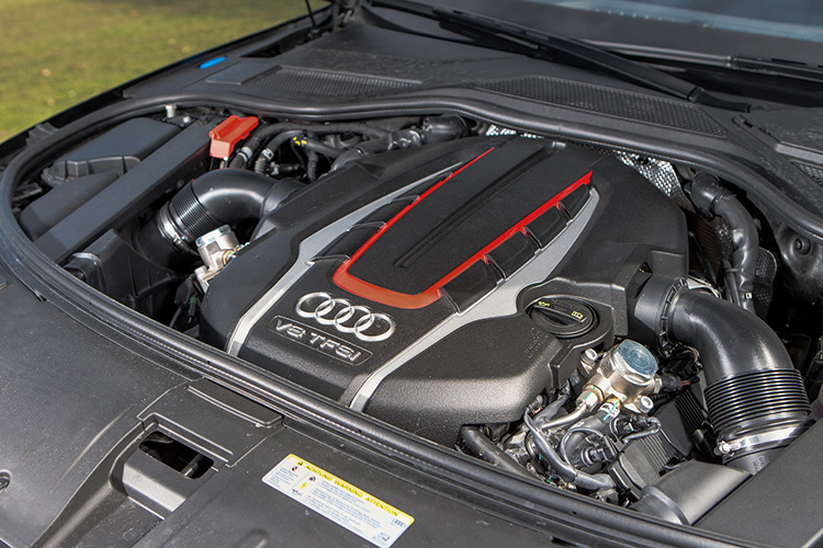 Под капотом обновленной Audi A8 Plus теперь 705 л.сил 3