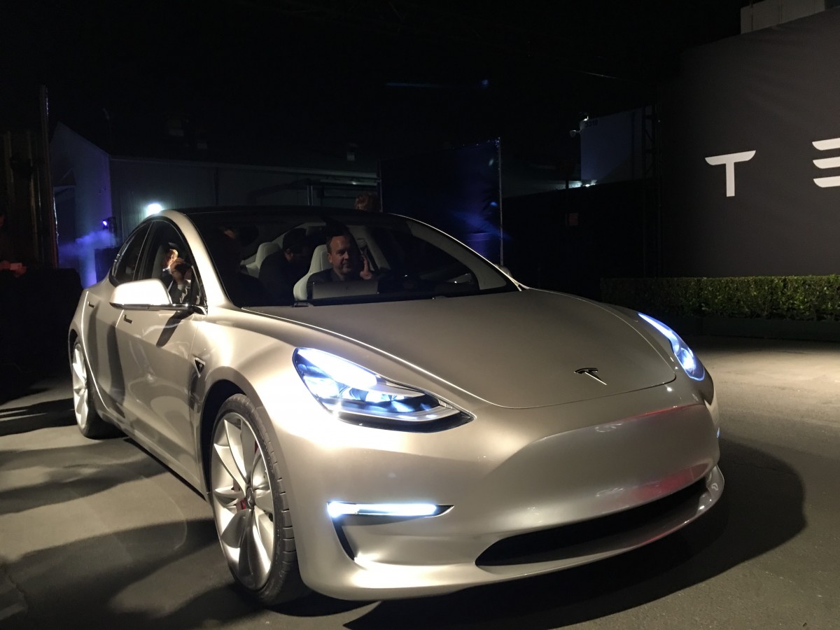 Все плюсы и минусы Tesla Model 3 2