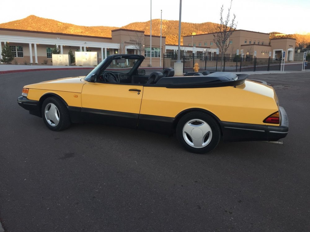 На аукцион выставили уникальный Saab Turbo 1