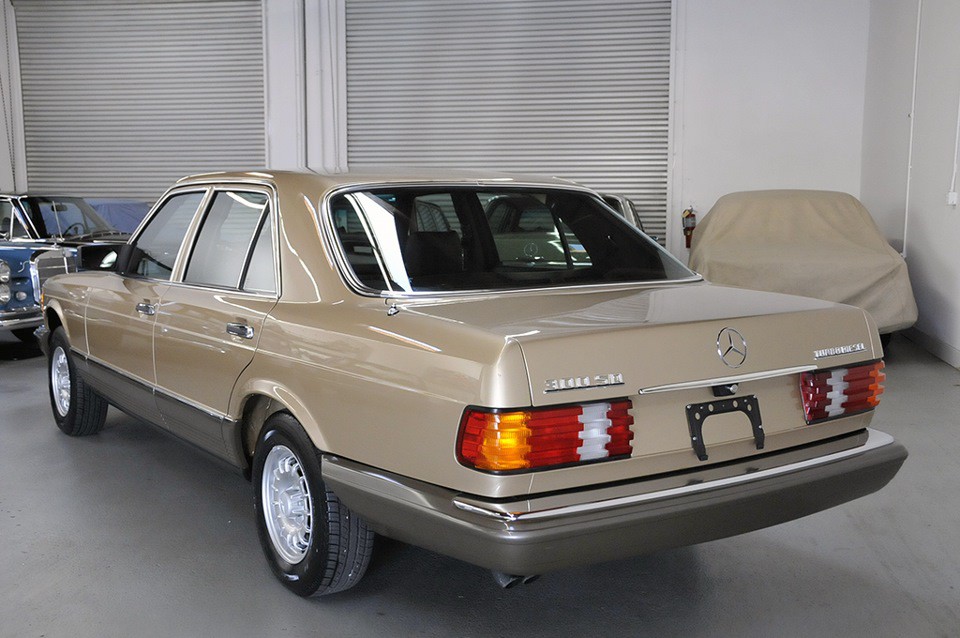 Уникальный Mercedes 1982 года выпуска проехал всего 2510 км 2