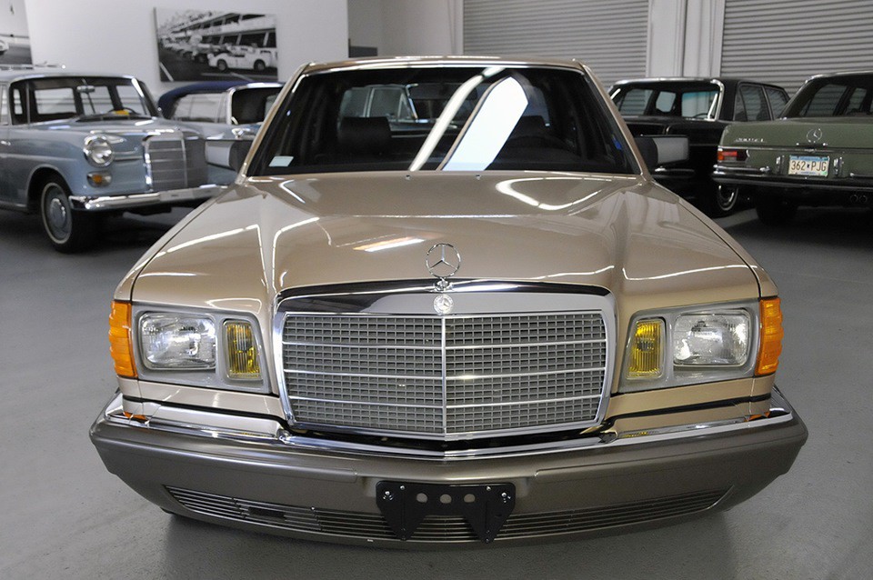 Уникальный Mercedes 1982 года выпуска проехал всего 2510 км 1
