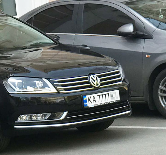 В Украине предлагают «крутые» автомобильные номера по цене новой машины 1