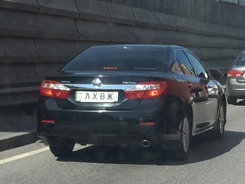В Украине заметили автомобиль «со странным номерным знаком» 1
