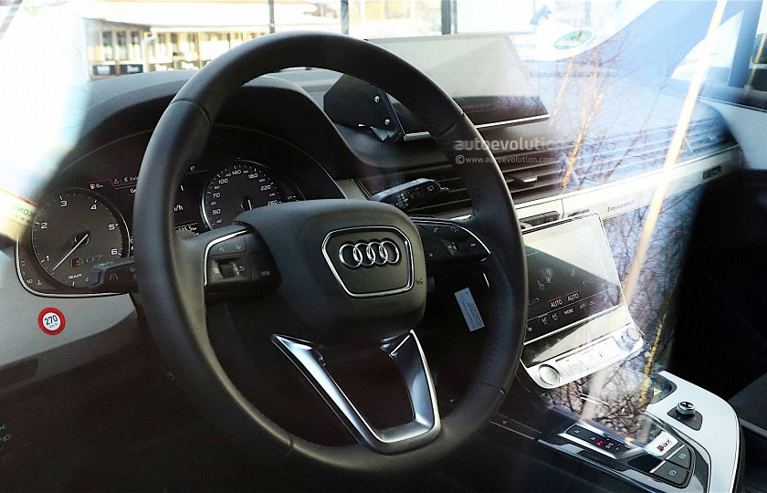 Шпионы заглянули в салон прототипа нового кроссовера Audi Q8 1