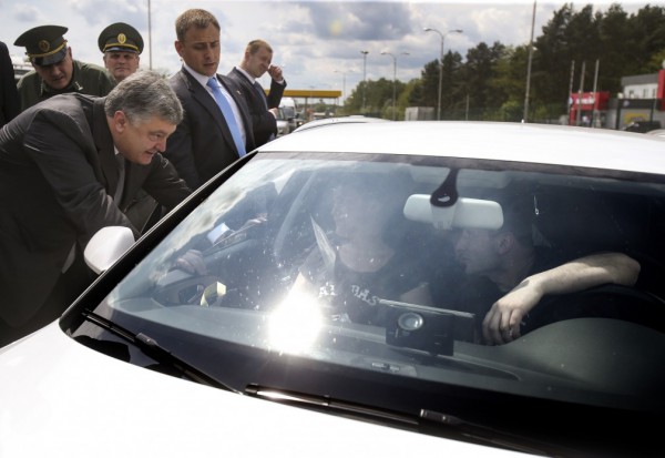Порошенко намерен «очистить Украину от нерастаможенных автомобилей» 1