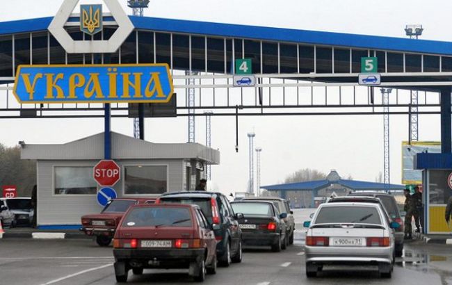На границе «с опаской пропускают» автомобили, выезжающие из Украины 1