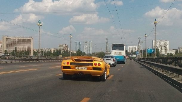 В Украине был замечен уникальный «президентский» Lamborghini 1