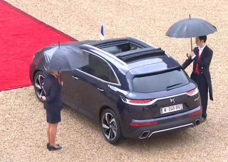 Новый Президент Франции удивил скромностью своего автомобиля 2