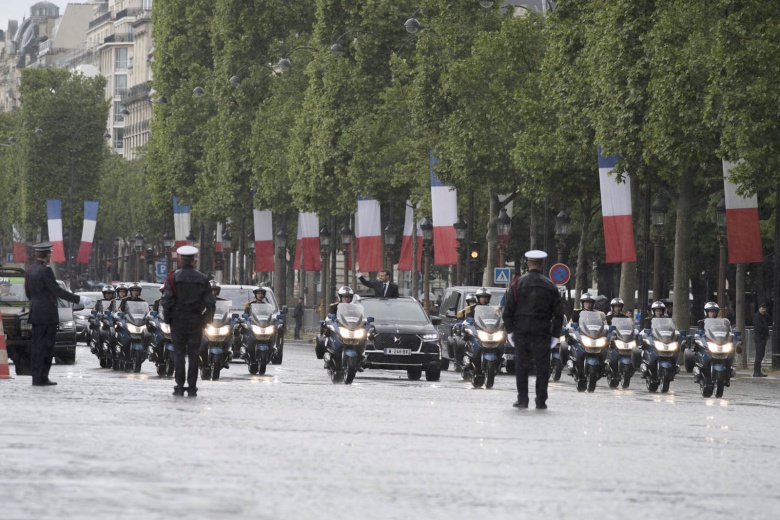 Новый Президент Франции удивил скромностью своего автомобиля 4