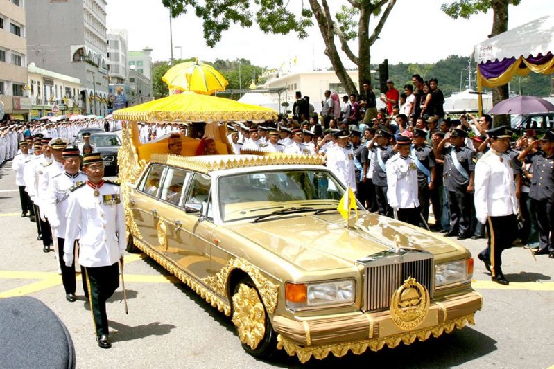Самые странные автомобили из коллекции султана Брунея 2