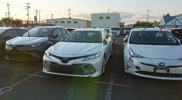 Первые «живые» фото новой Toyota Camry 1