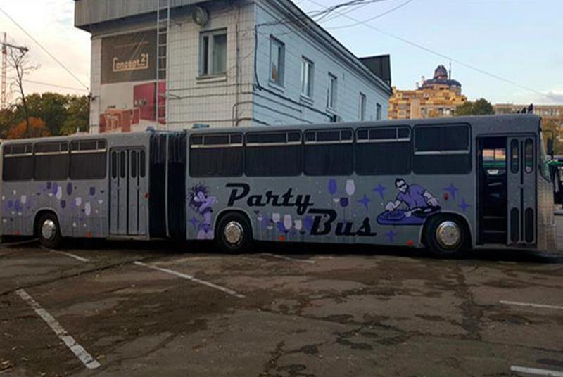 Дискотека в автобусе - модные предпочтения украинской молодежи 1