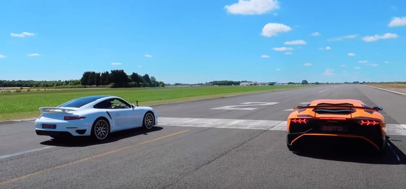 «Кто кого»: на трассе встретились Porsche 911 и Lamborghini Aventador 1