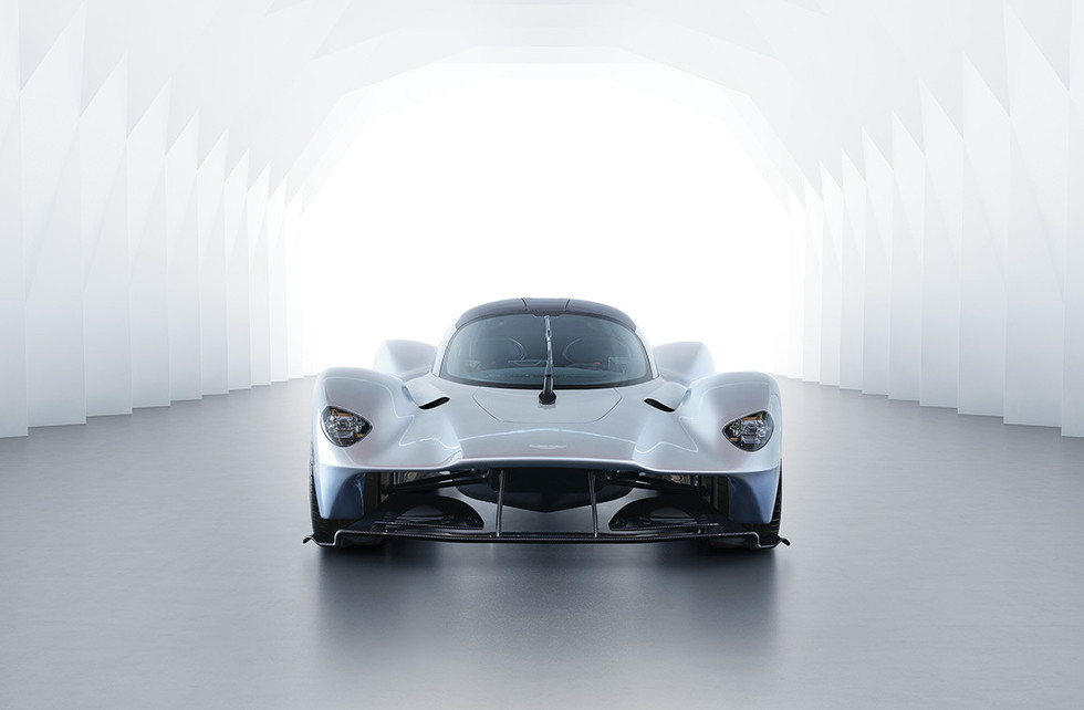 Марка Aston Martin впервые показала «Валькирию» 3
