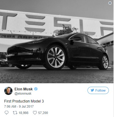 Сегодня Маск впервые показал электромобиль Tesla Model 3 1