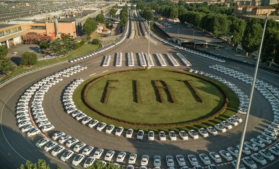 Сеть супермаркетов за два дня подарила клиентам 1500 тысячи автомобилей Fiat 1