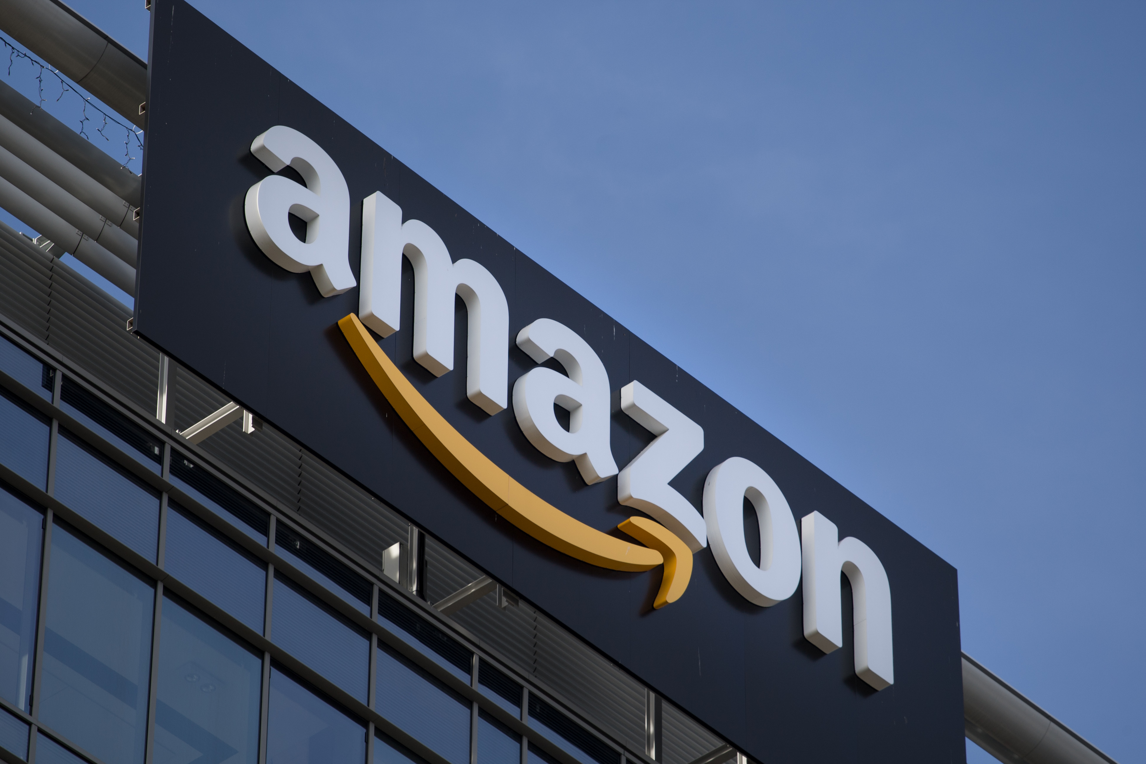 Amazon будет продавать в Европе машины через интернет 1