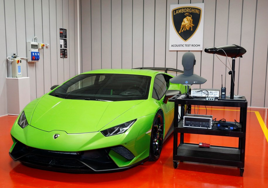 У Lamborghini появилась комната для настройки звука автомобилей 1