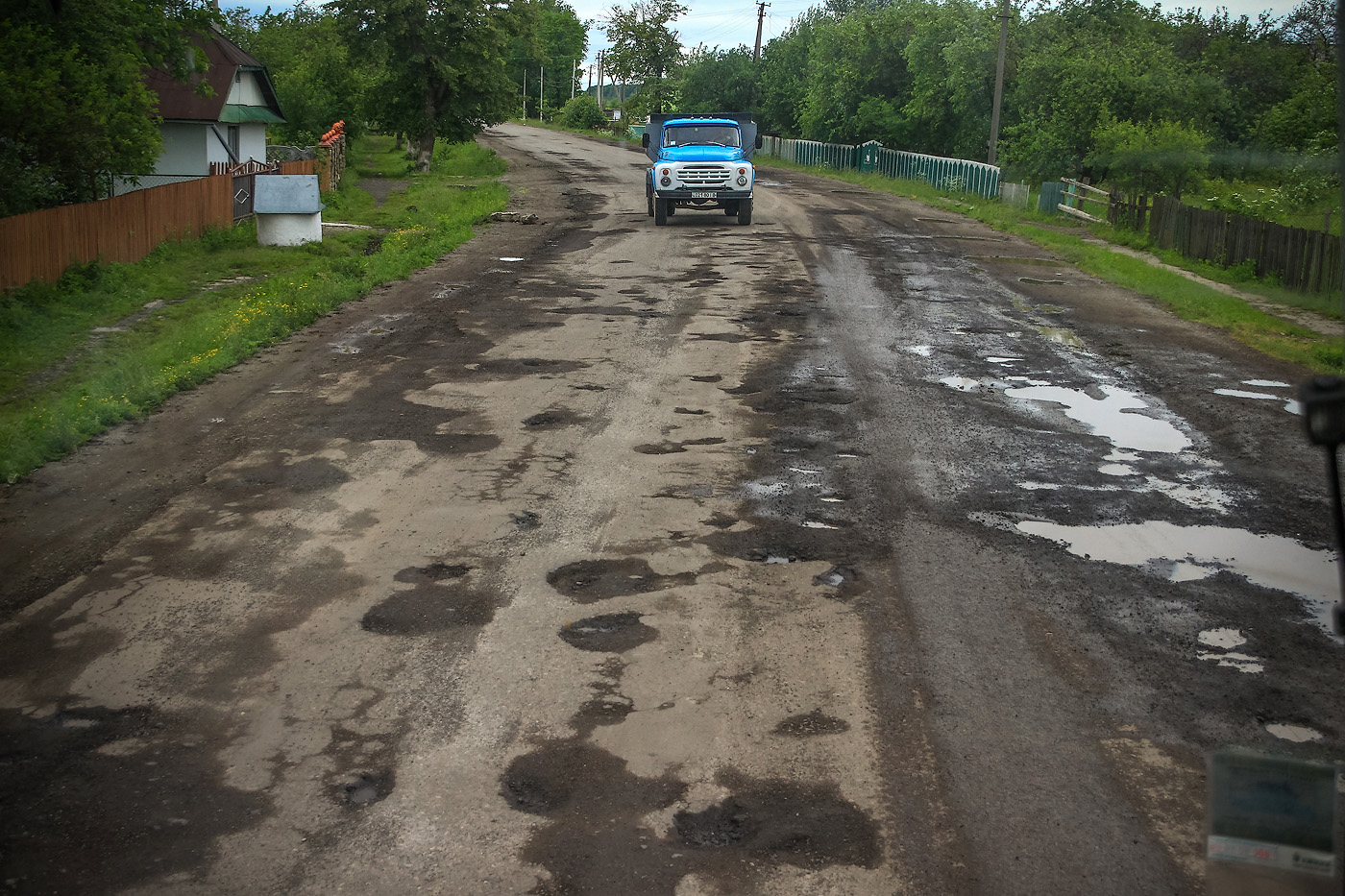 Министр: «Украинские дороги непригодны для современных автомобилей» 2