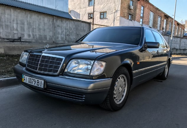 В Украине обнаружен Mercedes «из лихих девяностых», сохранившийся как новый 1