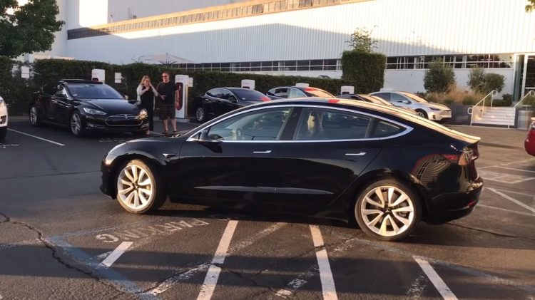 В Tesla решили отказаться от заднеприводной Model S 1