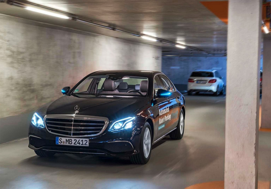 Автомобили Mercedes «научили парковаться без водителя» 1