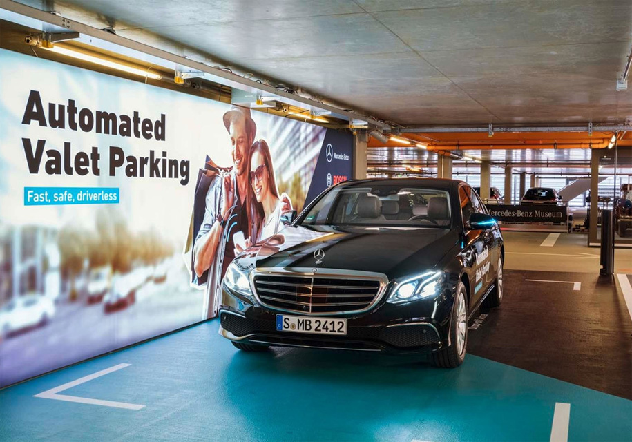 Автомобили Mercedes «научили парковаться без водителя» 2