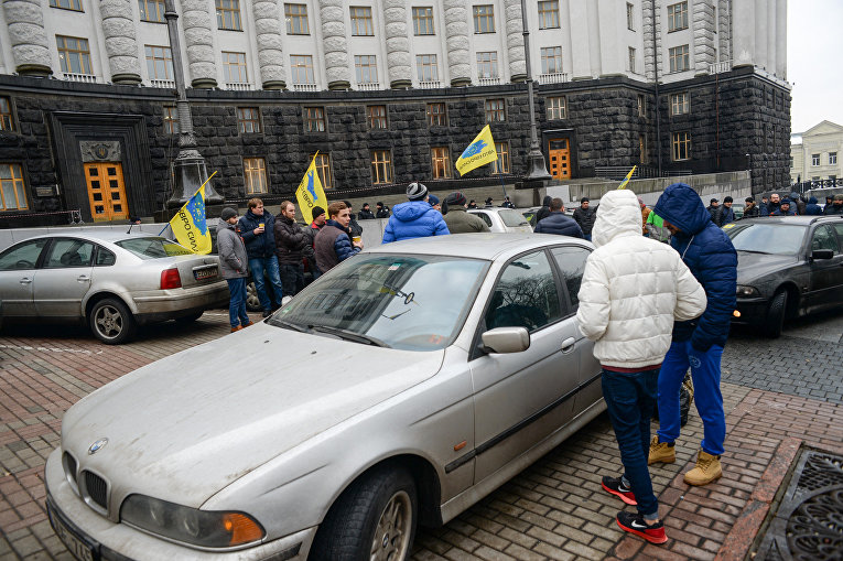 Эксперты поддержали протестующих владельцев авто на иностранных номерах 4