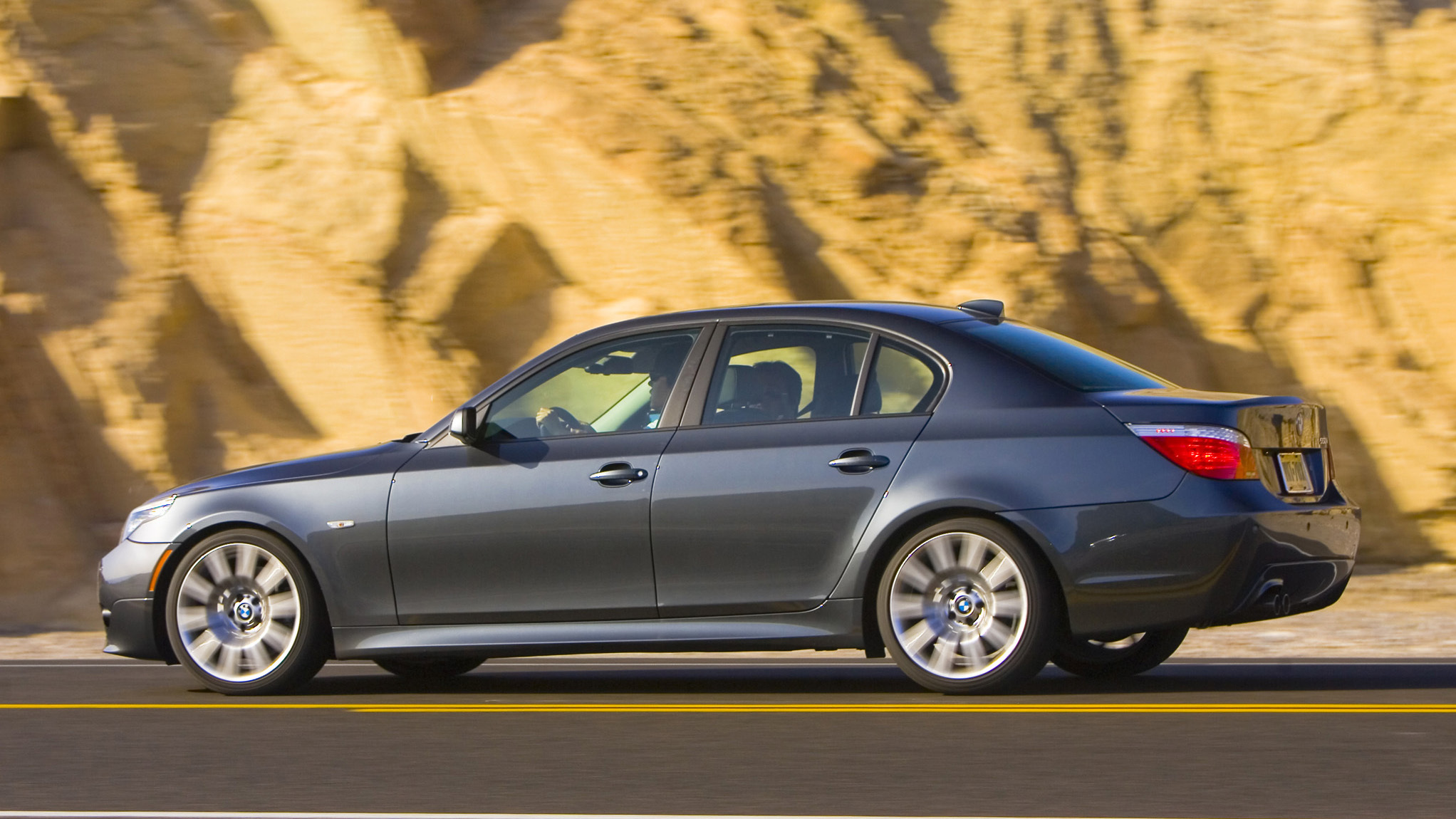 Компанию BMW оштрафовали почти на $500 млн за сырость в багажниках авто 1