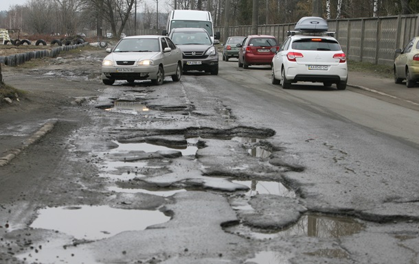Украинцы требуют ввести уголовную ответственность за разрушенные дороги 1