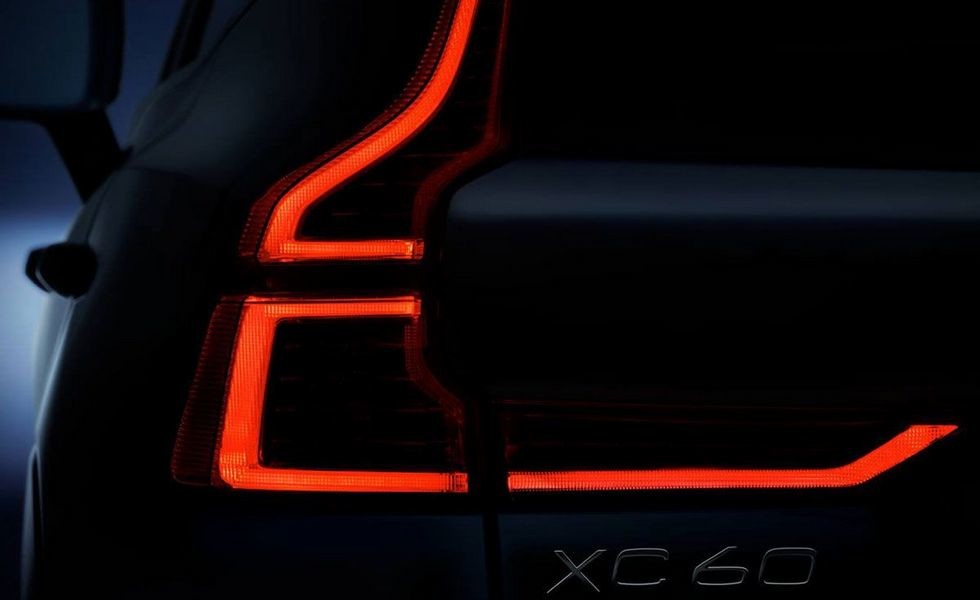 Volvo показала еще один «фрагмент» нового XC60 1