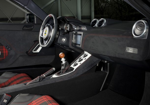 Он такой один: уникальная версия спорткара Lotus 4