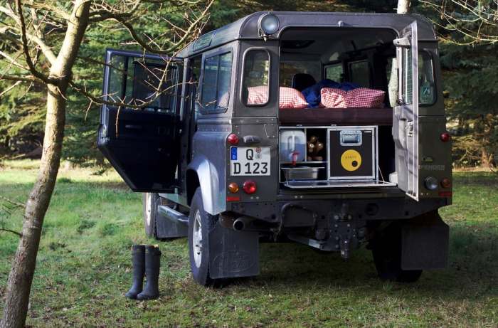 Владелец превратил Land Rover в «дом на колесах» 2