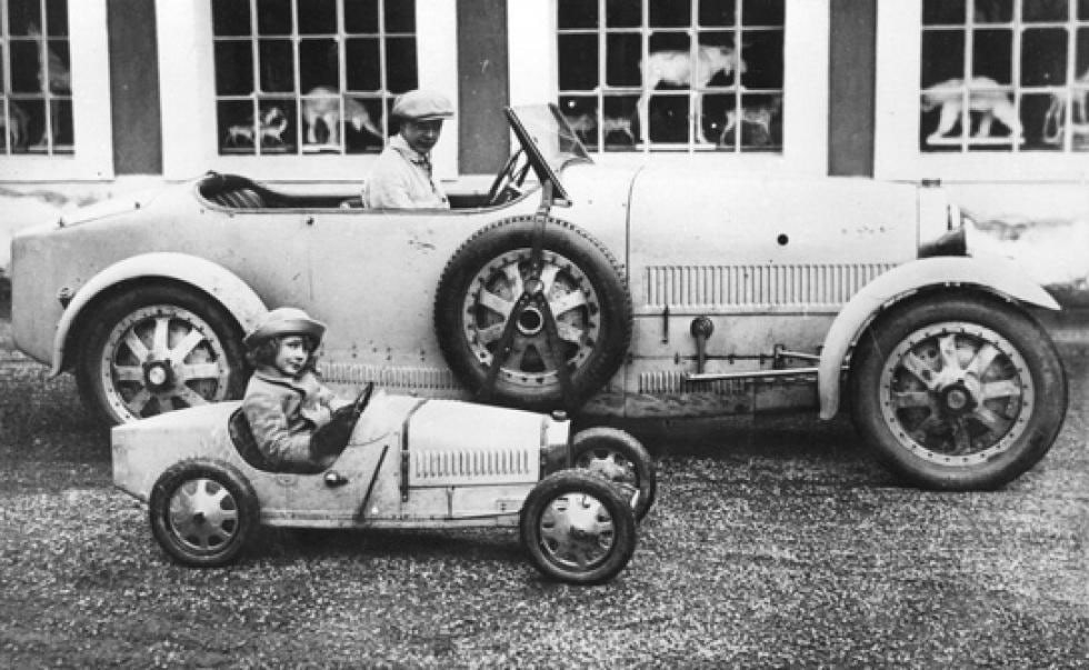 Мини-автомобиль Bugatti 1930 года выпуска продали за 78 тыс евро 2