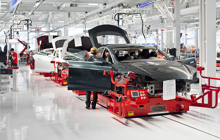 Сотрудник Tesla Motors пожаловался на «тяжелые условия труда» 1