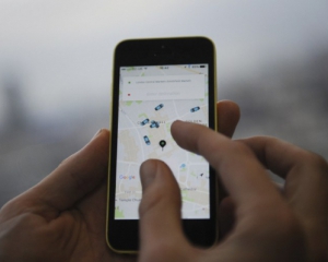 Пассажир требует у компании Uber 45 млн. евро за раскрытие измены 1
