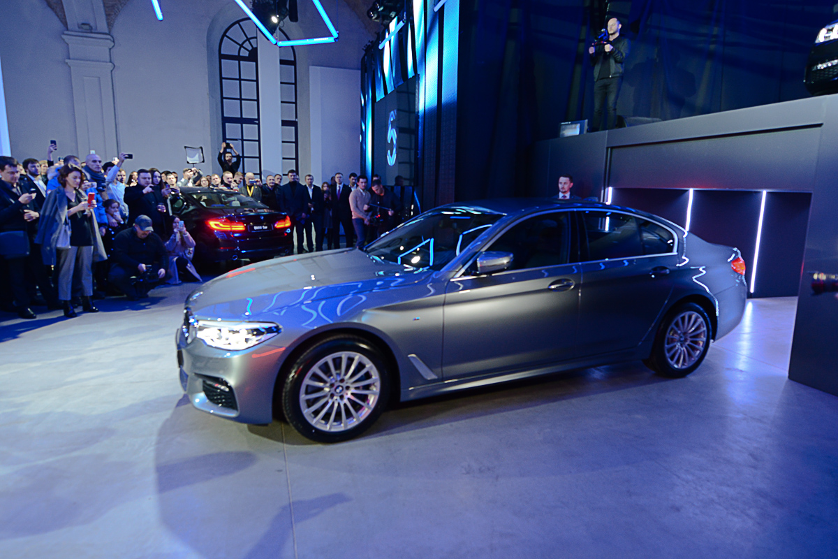 Создан устанавливать новые стандарты. BMW 5 серии седьмого поколения 1