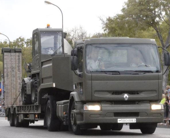 Во Франции угнали танковоз с бульдозером ВВС 1
