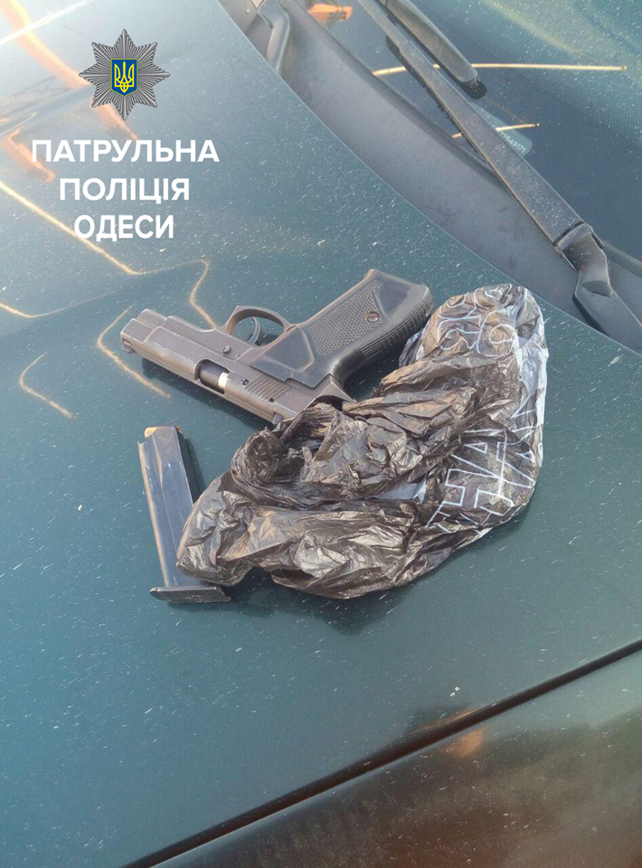 В Украине два водителя устроили перестрелку из-за того, что не поделили дорогу 1