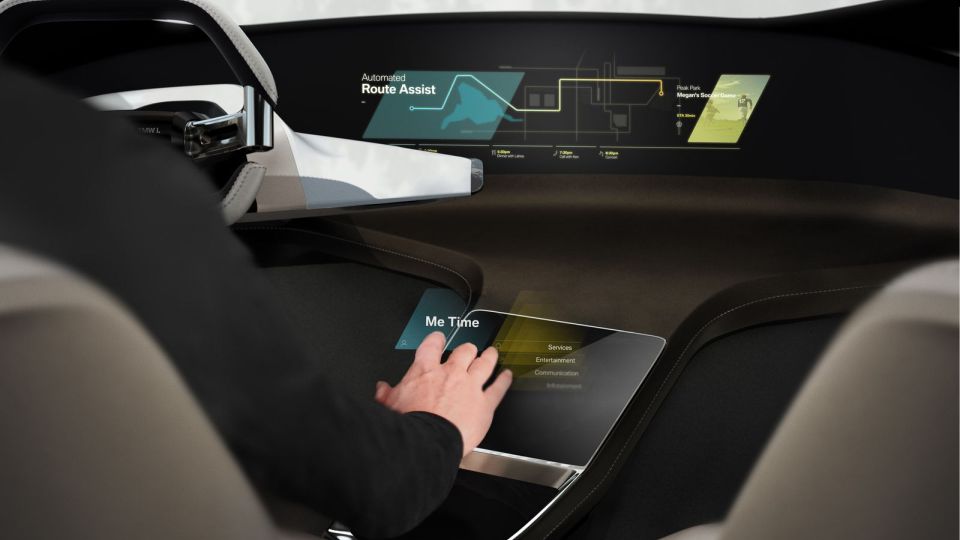 BMW представила автомобильный интерьер будущего 1