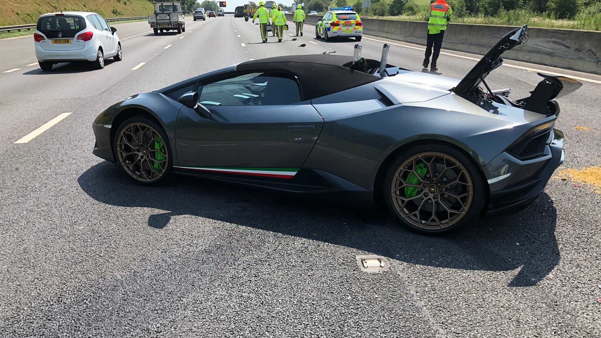 Горе-водитель разбил Lamborghini Huracan Perfomante Spyder через 20 минут после покупки 1