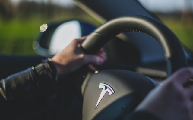 Житель Германии случайно купил почти три десятка электрокаров Tesla 1