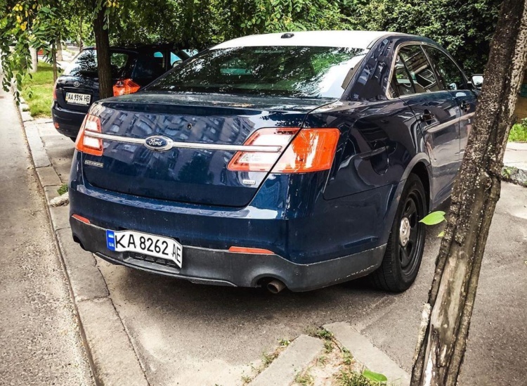 В Украине замечен американский полицейский автомобиль 2