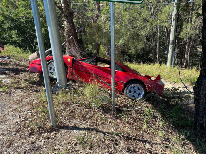 Горе-водитель разбил Ferrari F40 за два миллиона долларов во время тест-драйва 3